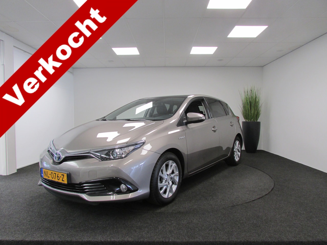Toyota Auris - 1.8 Hybrid I Achteruitrijcamera I Navigatie I BOVAG-Garantie I - AutoWereld.nl