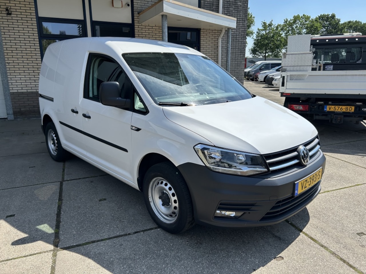 Volkswagen Caddy - 2.0 TDI BMT 102 PK MARGE 60.000 KM EURO 6 - AutoWereld.nl