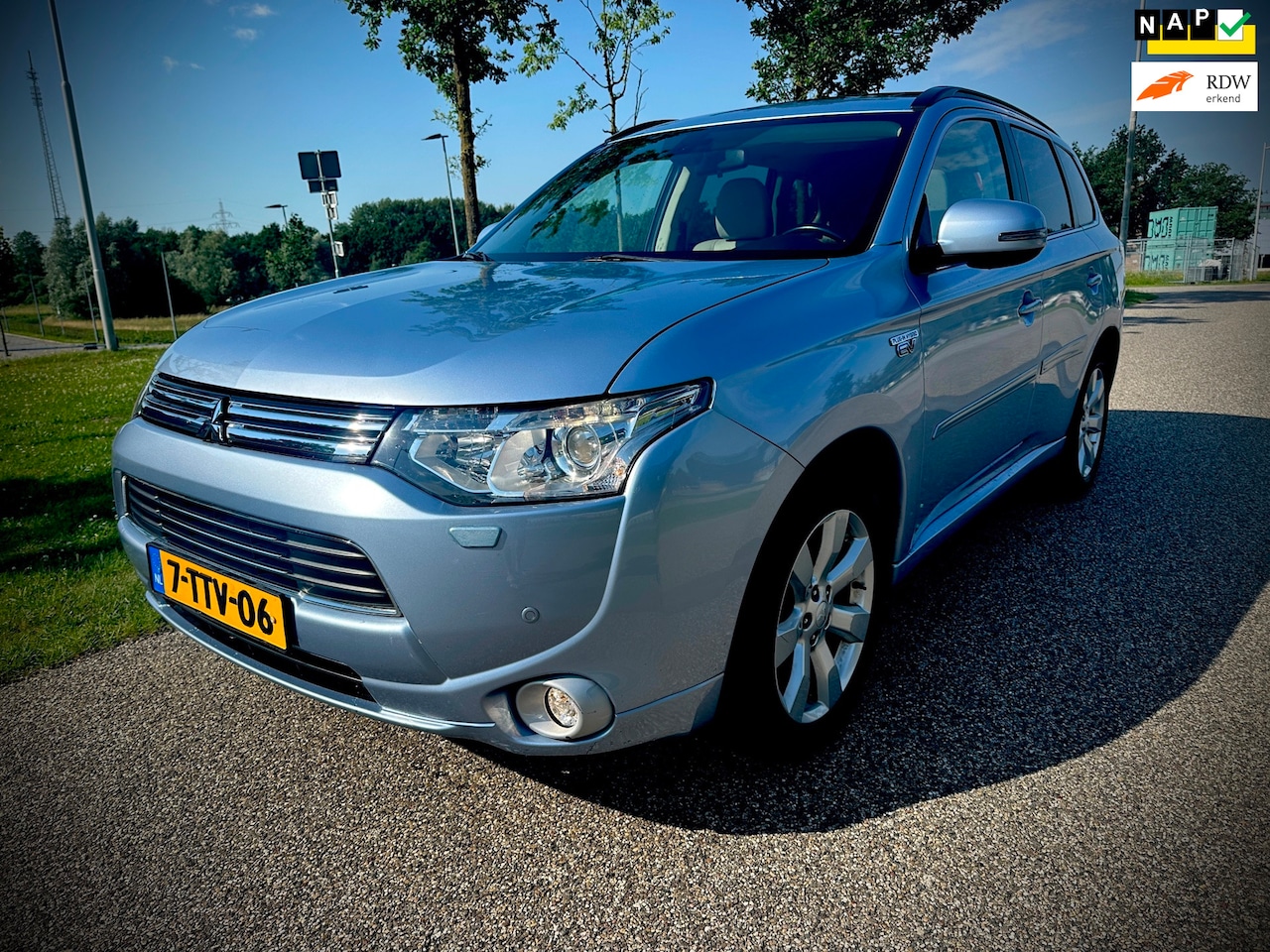 Mitsubishi Outlander - 2.0 PHEV instyle 2.0 PHEV instyle+, ALLE OPTIE'S!! LAGE KM STAND!! NIEUWE APK - AutoWereld.nl