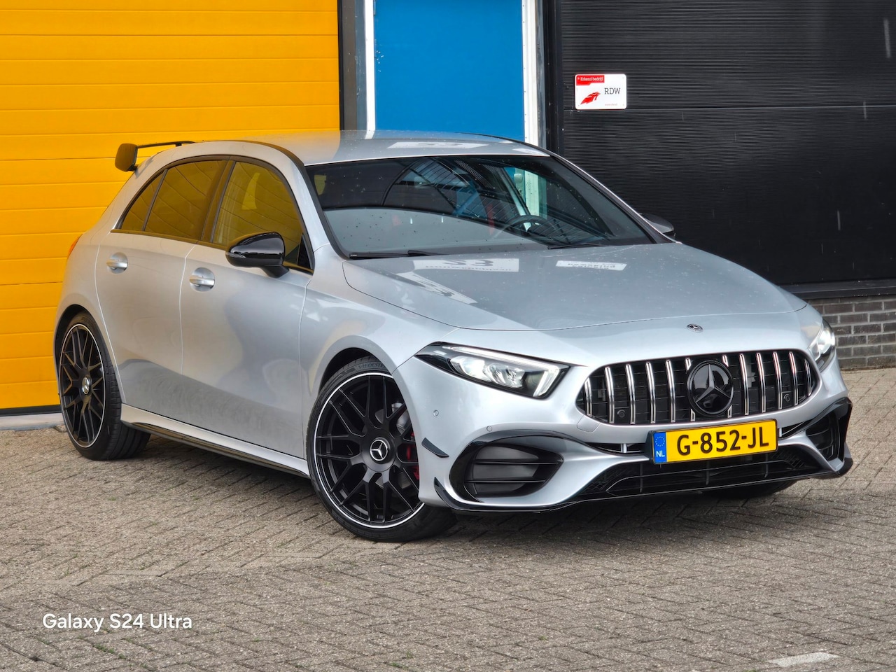 Mercedes-Benz A-klasse - 180 AMG Line / Dig Cockpit / Navi / Camera / Rode Gordels / 20 Inch / Led / Pdc / Mooie St - AutoWereld.nl