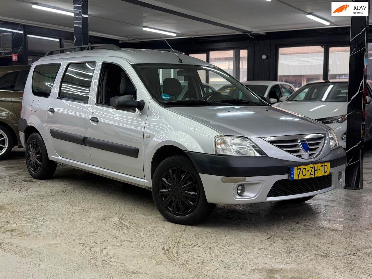 Dacia Logan MCV - 1.6 Lauréate 7p. Airco / NAP - AutoWereld.nl
