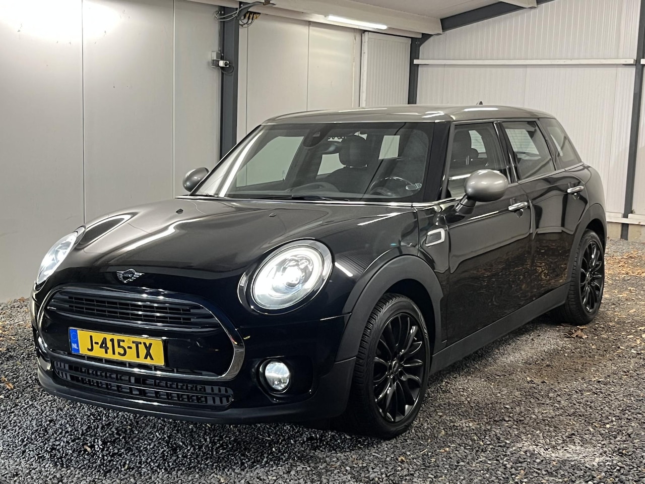 MINI Clubman - 1.5 Cooper Chili Serious Business 4-2017 *NAVI LEDER ST.VERW LED CRUISE 18''LMV.. - AutoWereld.nl