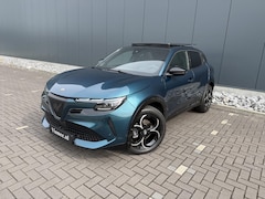 Alfa Romeo Junior - 1.2 Turbo Hybrid Ibrida Speciale | PANO | Massage | Dodehoekdetectie | Camera