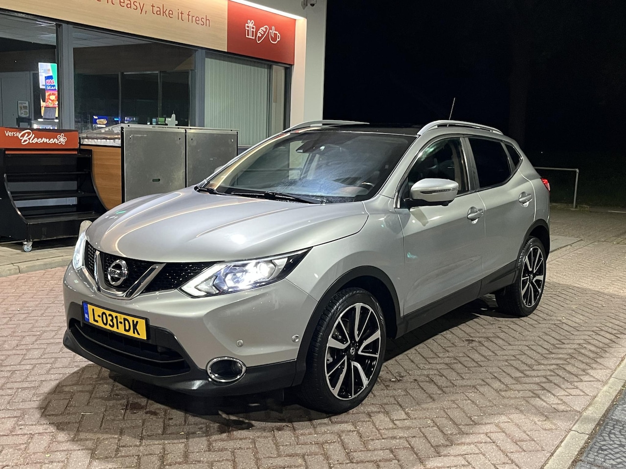 Nissan Qashqai - 1.2 Tekna 5-2016 NAVI LEER PANO DAB LED CAM ST.VERW *129.906 KM* APK 5-2027 !! - AutoWereld.nl