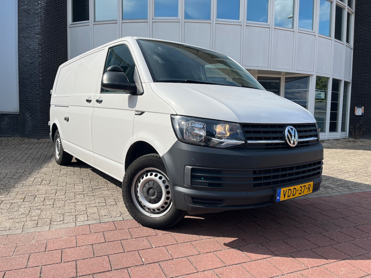 Volkswagen Transporter - 2.0 TDI L2H1 DC Trendline Sortimo inrichting - AutoWereld.nl