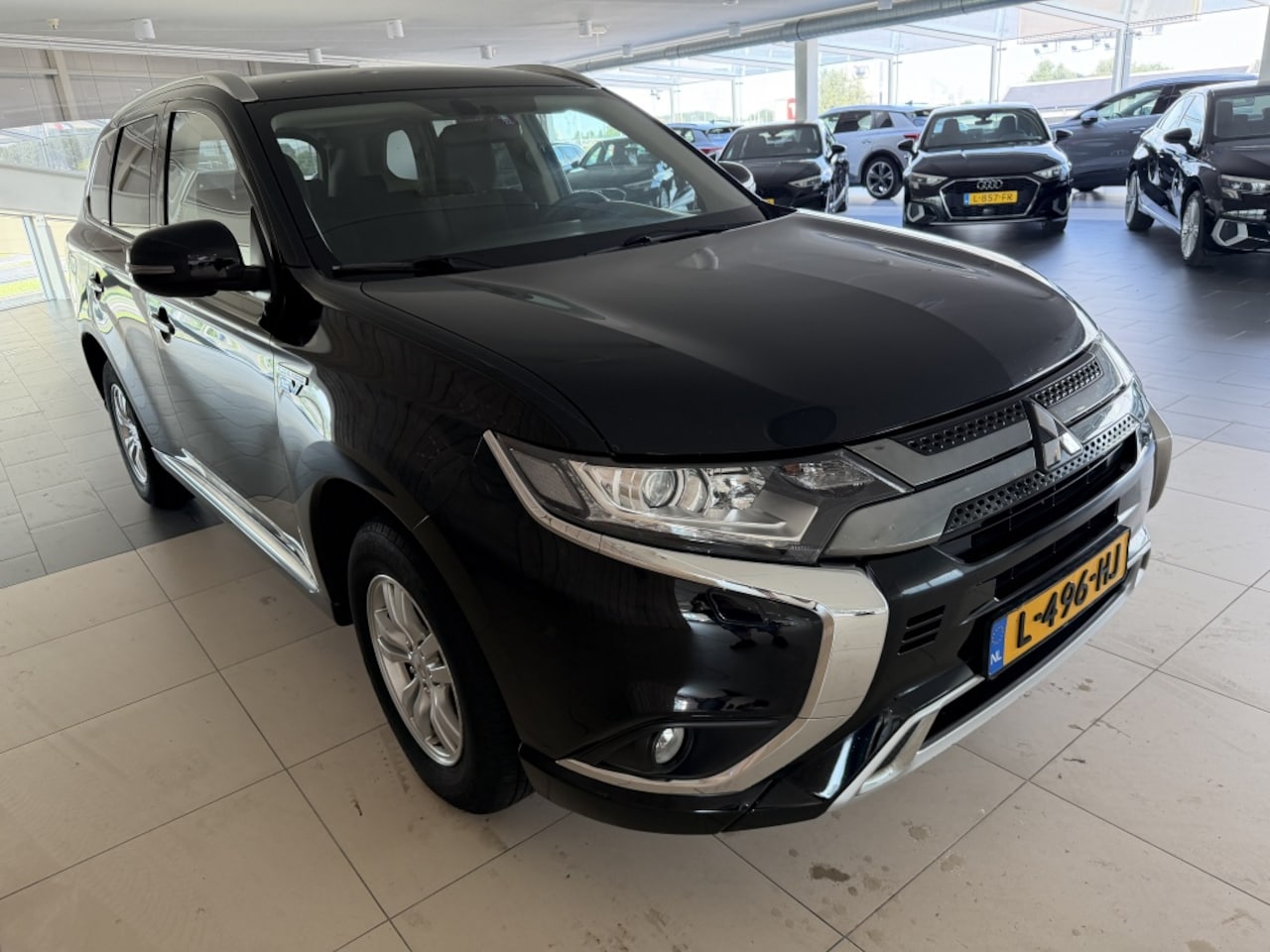 Mitsubishi Outlander - 2.4 PHEV Pure 2.4 PHEV Pure - AutoWereld.nl