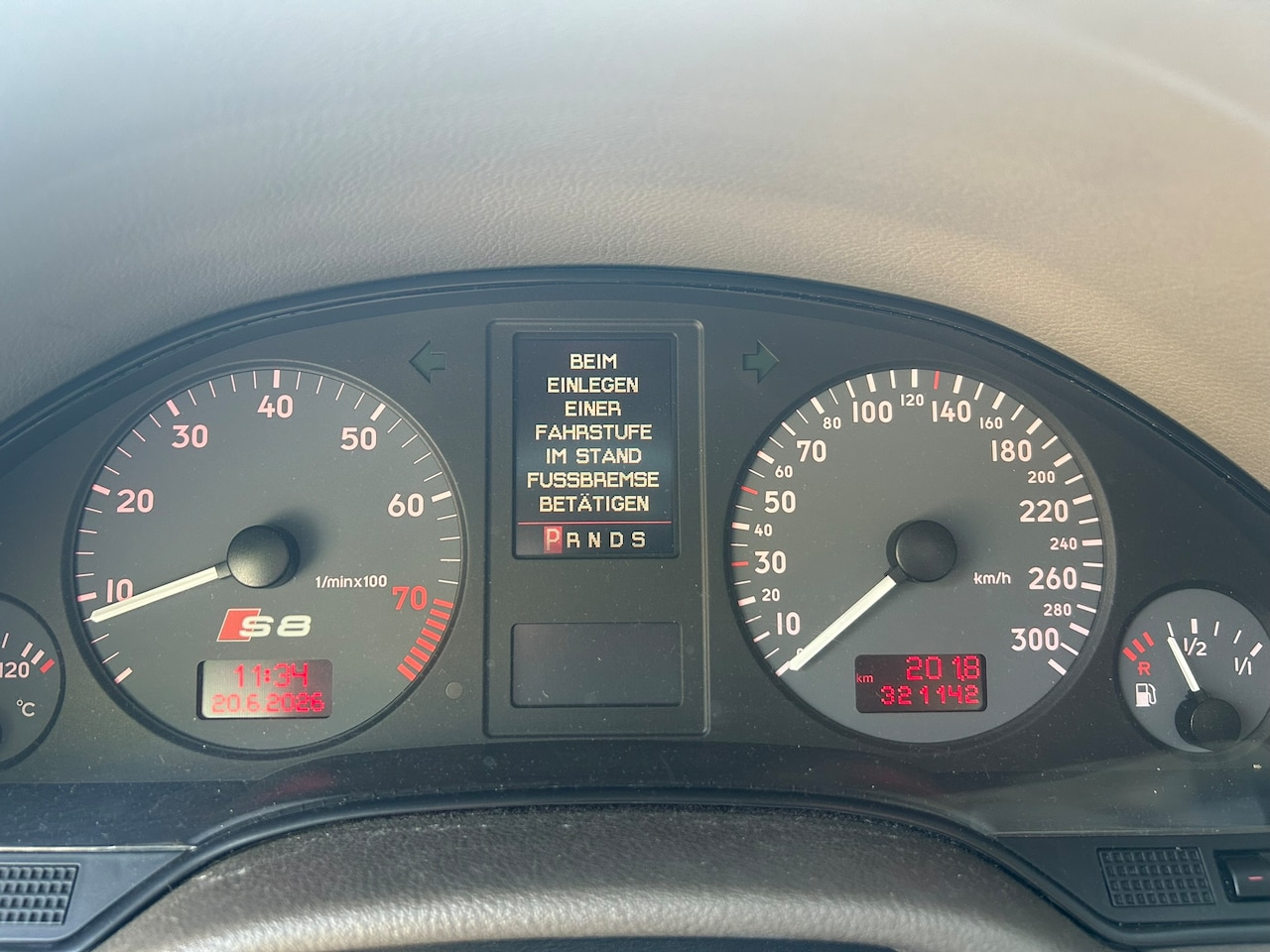 Audi A8 - 4.2 5V S8