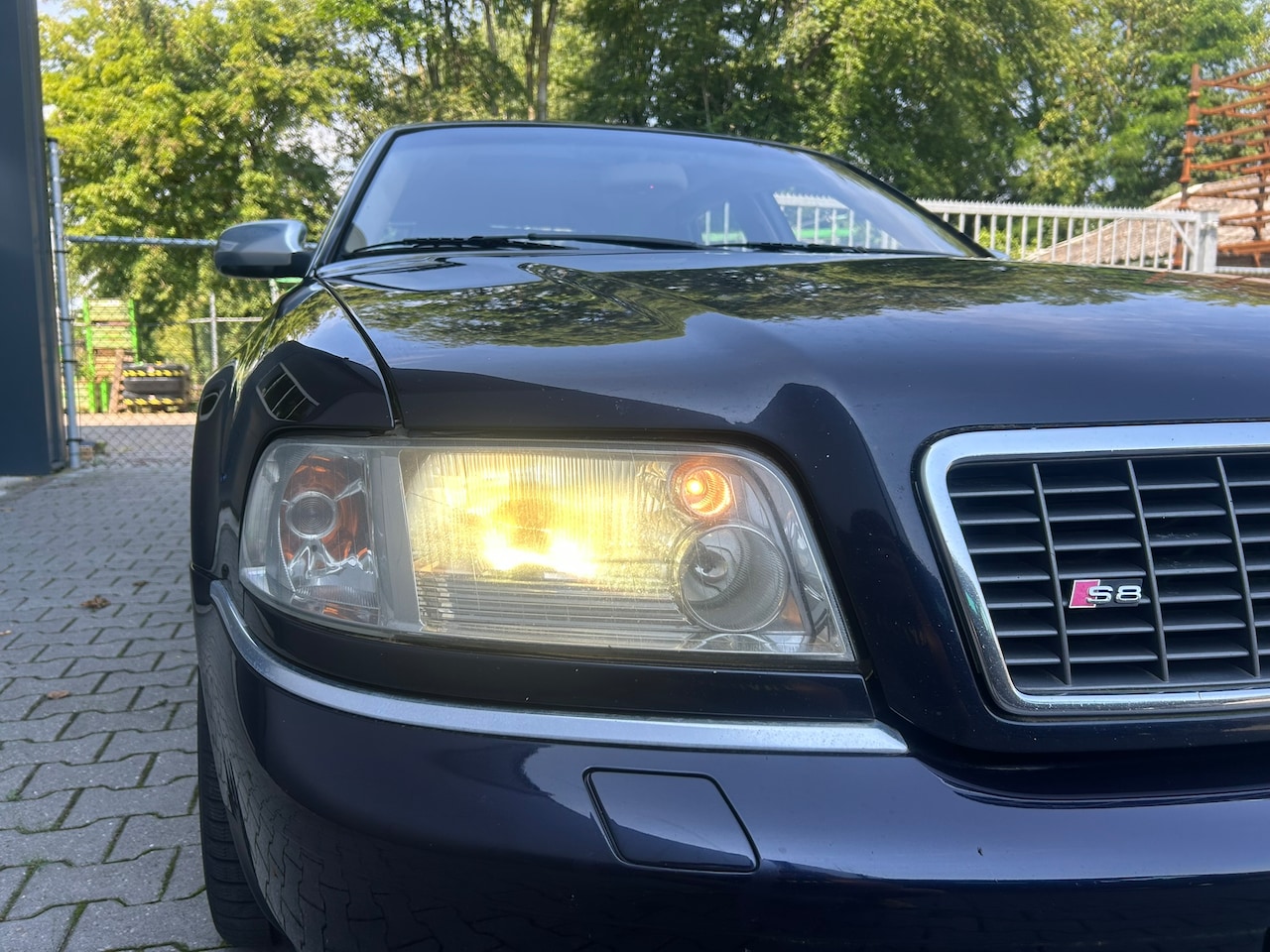 Audi A8 - 4.2 5V S8