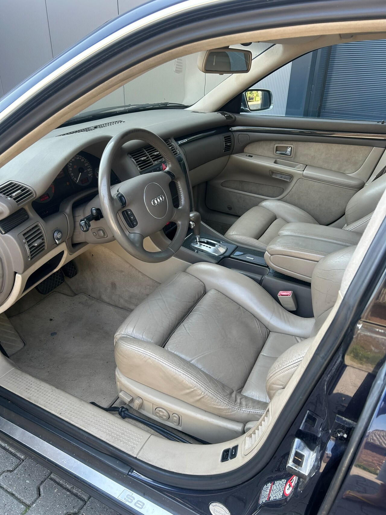 Audi A8 - 4.2 5V S8