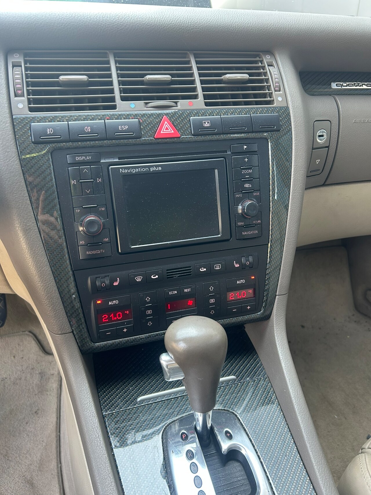 Audi A8 - 4.2 5V S8