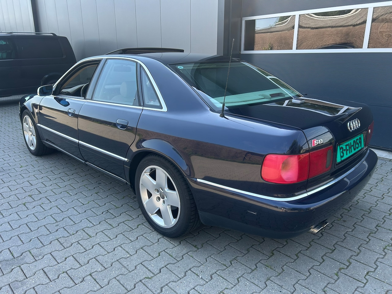 Audi A8 - 4.2 5V S8