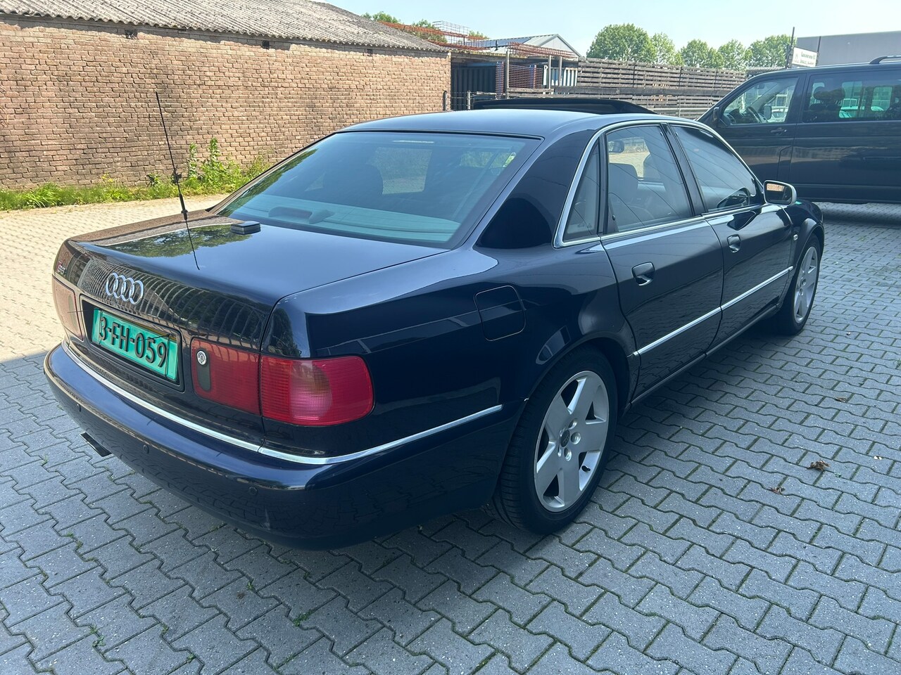 Audi A8 - 4.2 5V S8