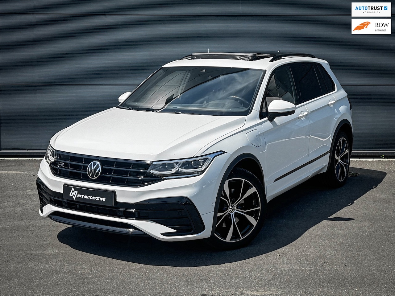 Volkswagen Tiguan - 1.4 TSI eHybrid 3X R-Line, 20'', Pano, ACC, HUD, Stoelverwarming, Sfeerverlichting - AutoWereld.nl