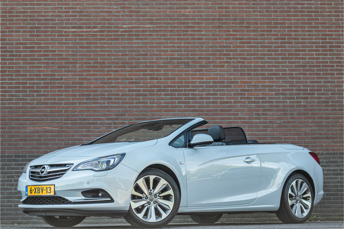 Opel Cascada - 1.6 Turbo Cosmo 1.6 Turbo Cosmo, 116.000km NAP, Leder, Camera, Xenon, Stoelverwarming, Navigatie, DAB+, PD - AutoWereld.nl