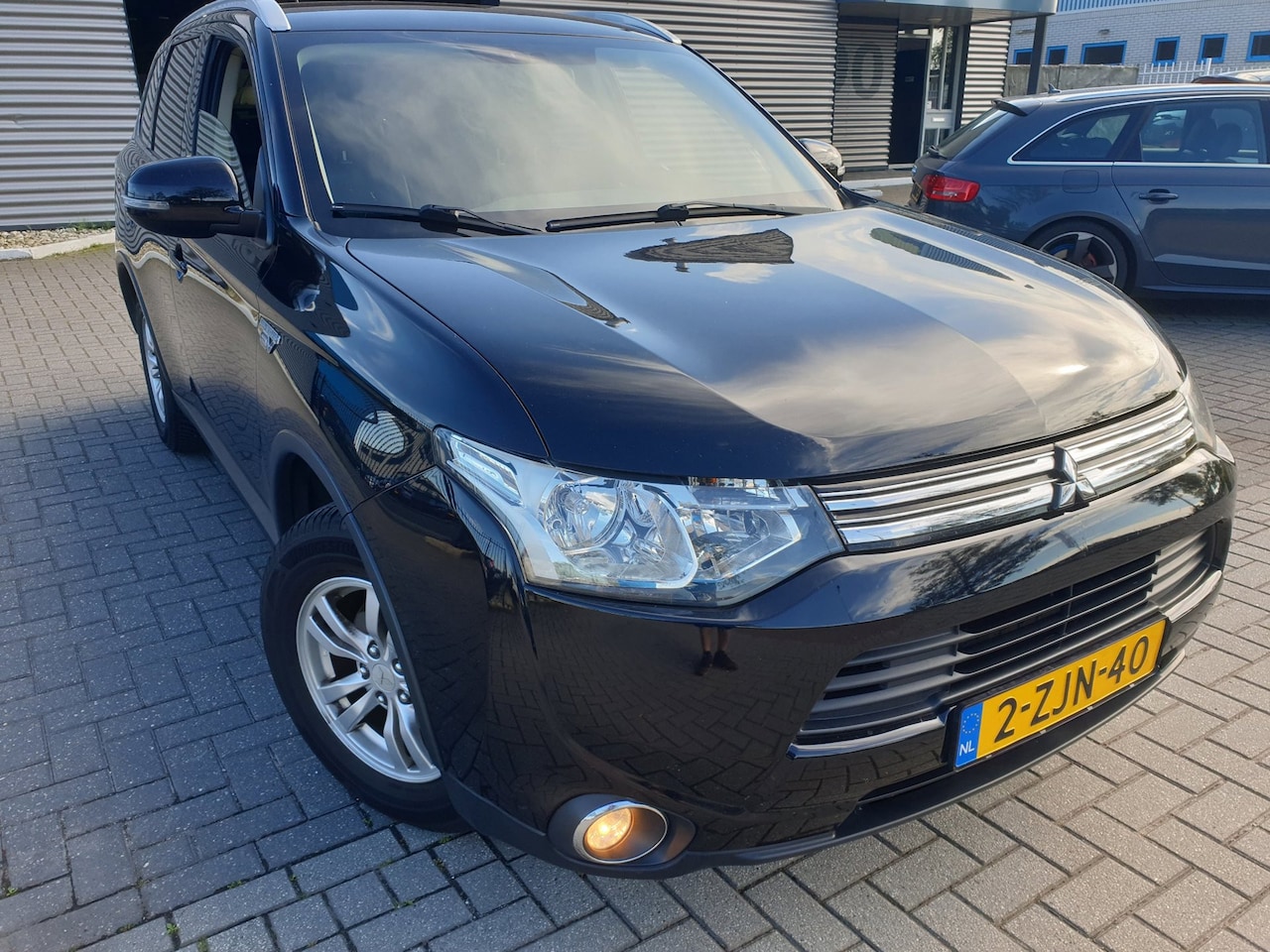 Mitsubishi Outlander - 2.0 PHEV Business Edition X-Line4x4 Hybride Elektrisch/Benzine - AutoWereld.nl