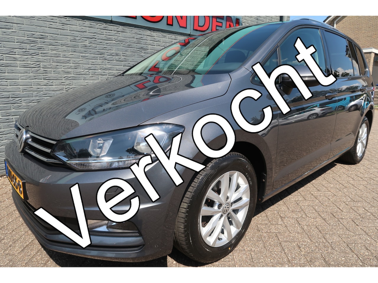 Volkswagen Touran - 1.4 TSI Highline 7p Zeer nette en complete auto met Geïntrigeerde  stoel verhoging - AutoWereld.nl