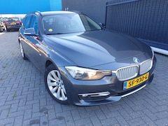 BMW 3-serie Touring - 318d Upgrade Edition