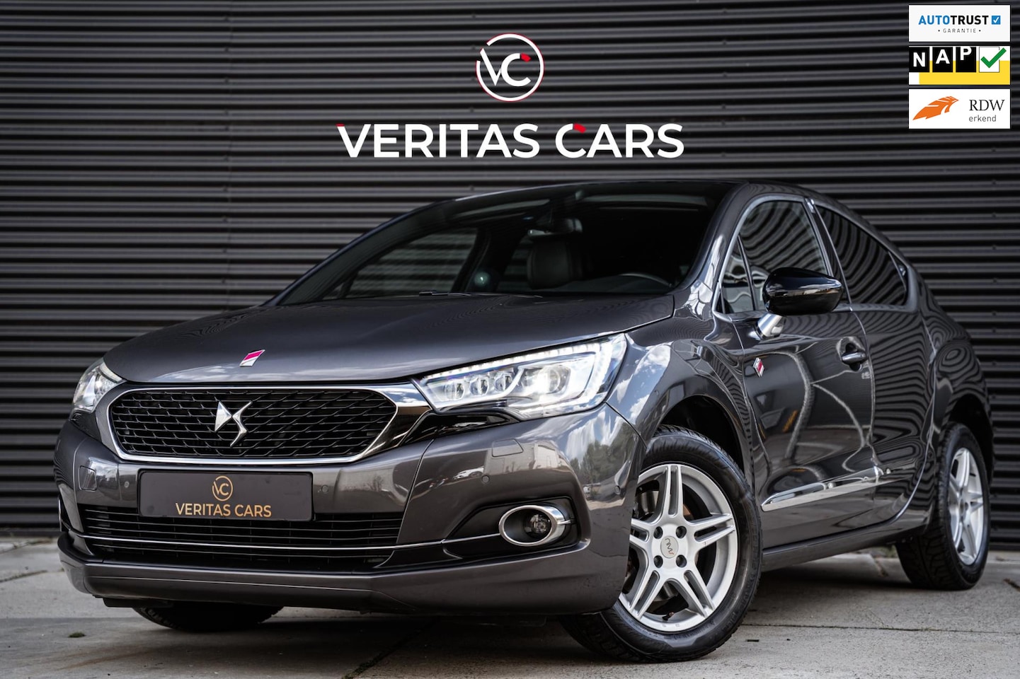 DS 4 - 1.6 THP Performance Line 165PK|Keyless|Carplay|Matrix|Camera|Massage|Dodehoek Assist e.o. - AutoWereld.nl