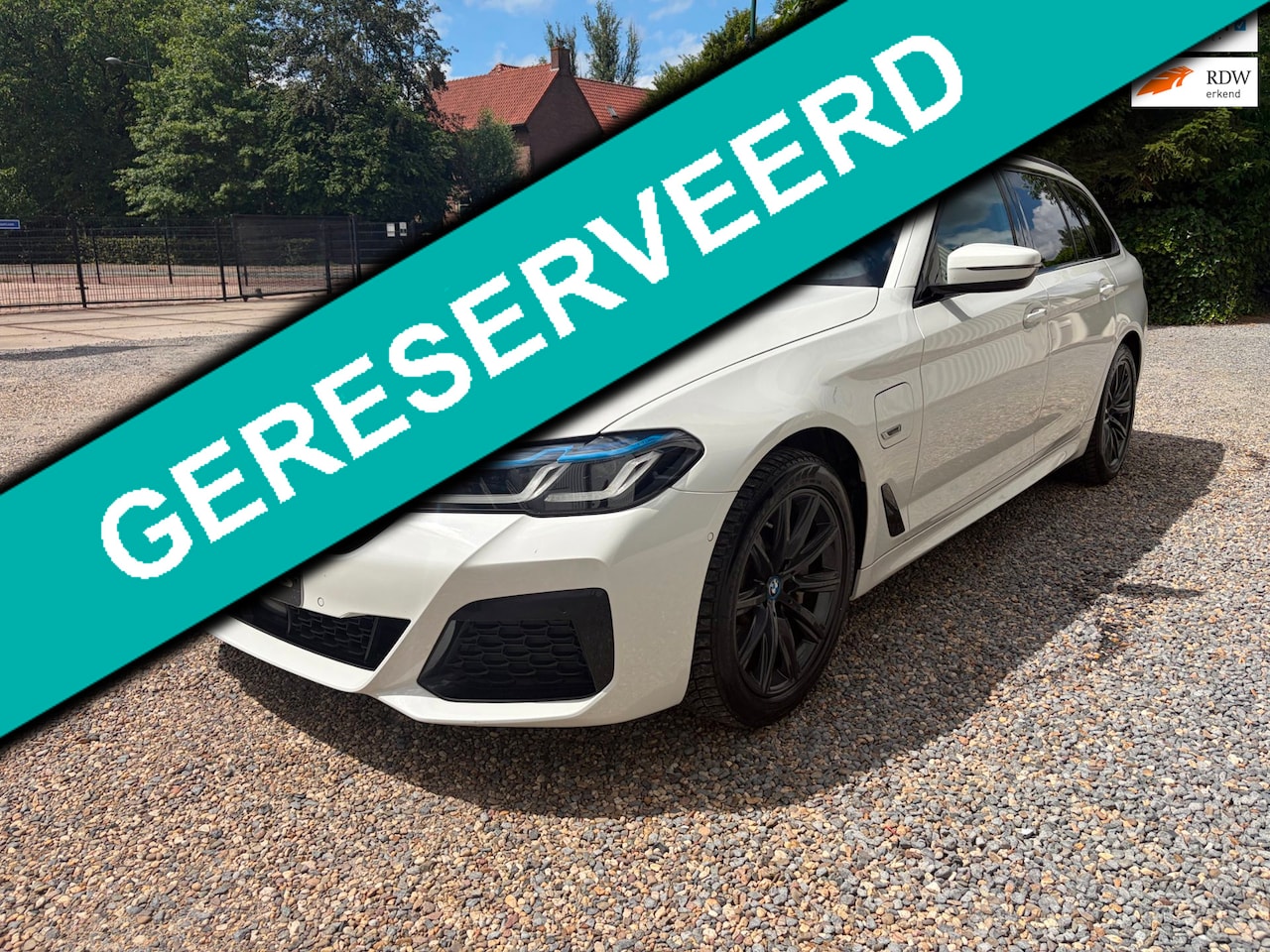 BMW 5-serie Touring - 530e xDrive M-pakket Panodak Laserlight El. Trekhaak – All-in - AutoWereld.nl