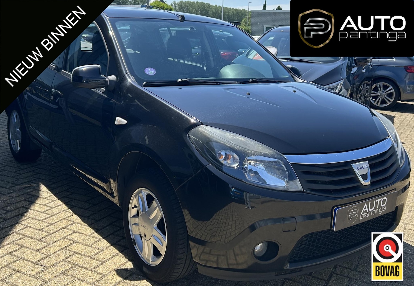 Dacia Sandero - 1.2 Blackline 75PK | Trekhaak | 2e Eigenaar | NL AUTO | Airco | Volledige Onderhoudshistor - AutoWereld.nl