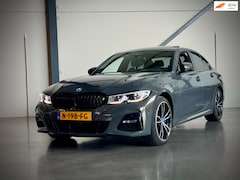 BMW 3-serie - 330e, Schuifdak, ACC, HUD, Harman Kardon, Elektr. Stoelen, Adaptief Onderstel