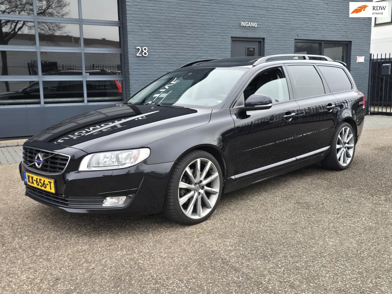 Volvo V70 - 2.4 D5 AWD Summum 5 CILINDER PERFECT ONDERHOUDEN VEEL EXTRAS - AutoWereld.nl