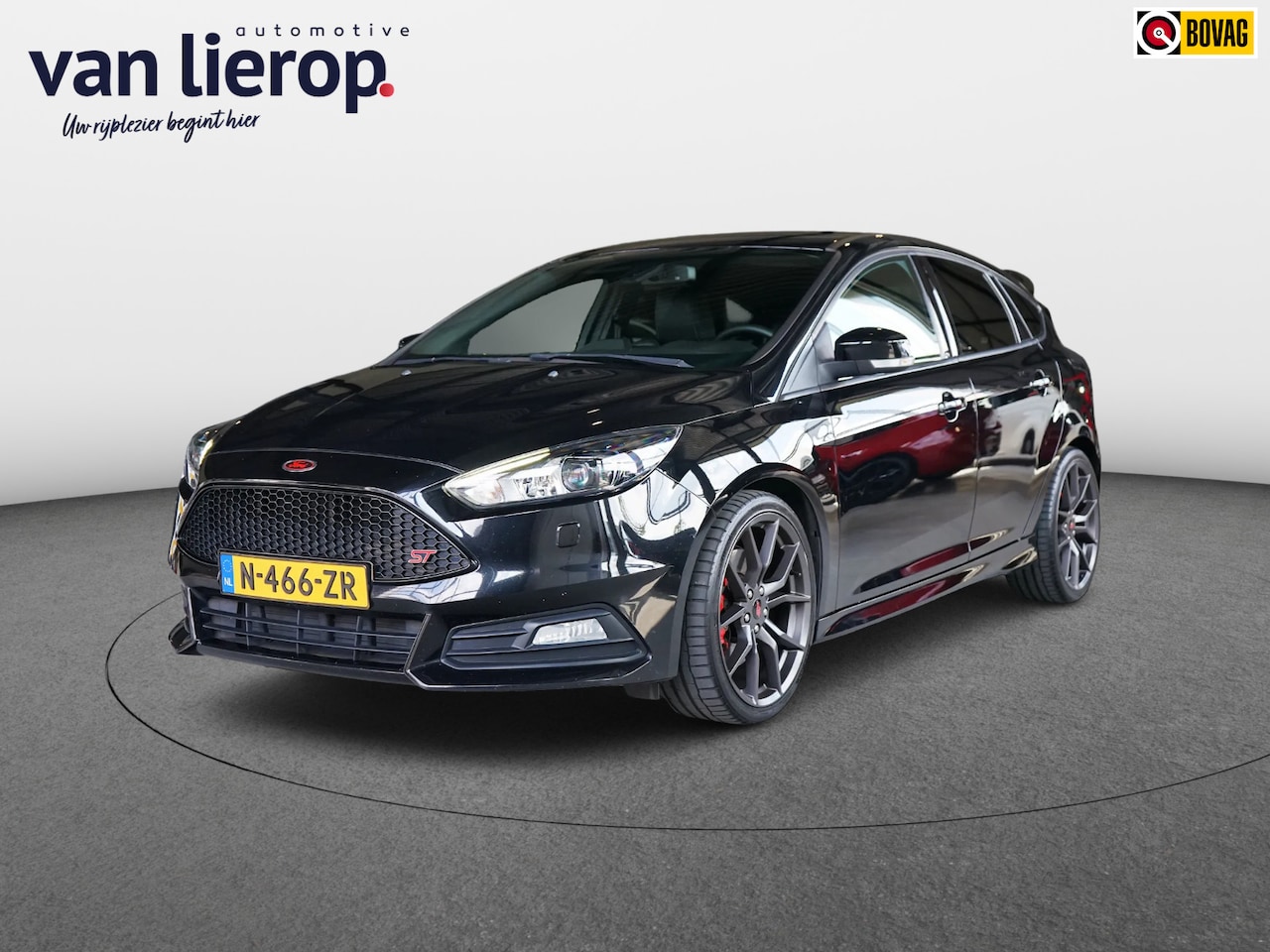 Ford Focus - 2.0 ST-3|LEDER|NAVI|CAMERA|STOEL/STUURVERW|CLIMATE - AutoWereld.nl