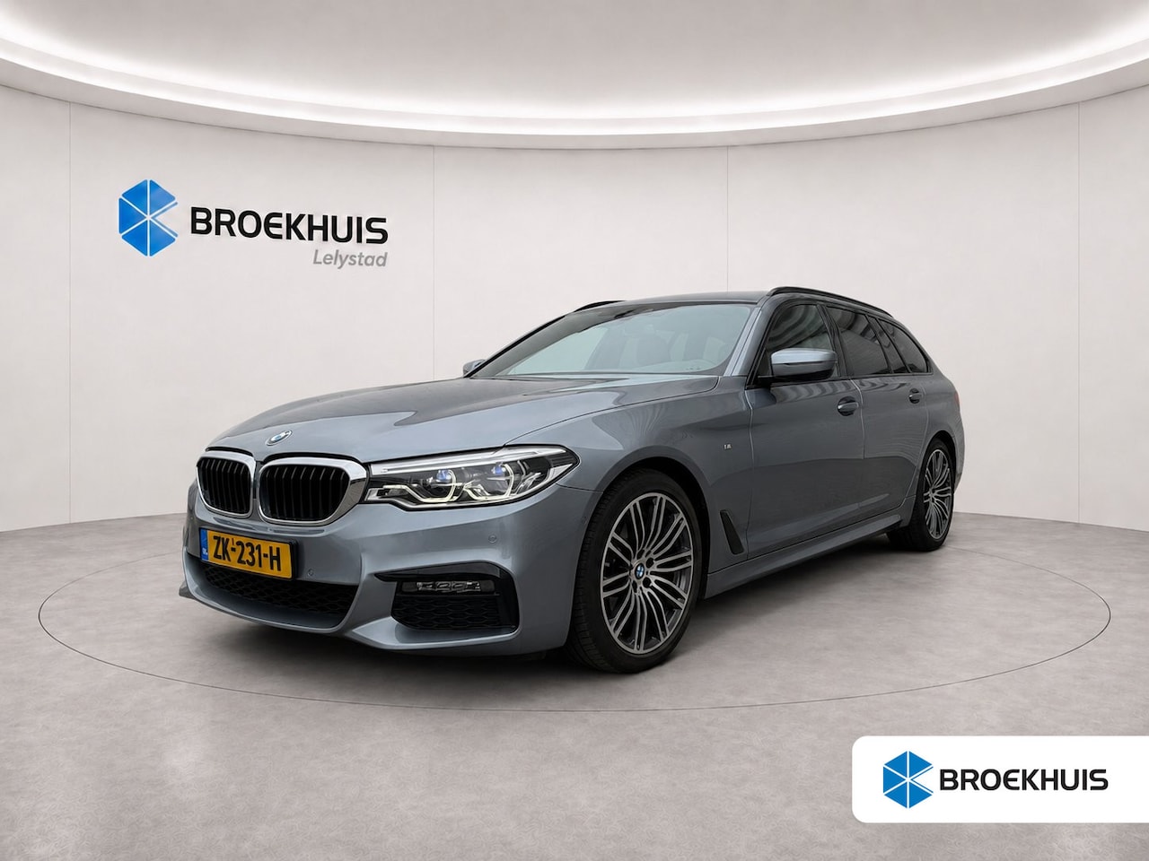 BMW 5-serie Touring - 520i 184PK HIGH EXECUTIVE M-SPORT AUTOMAAT / NAVI / LEDER / LASER-LED / CLIMA / PDC / 19" - AutoWereld.nl