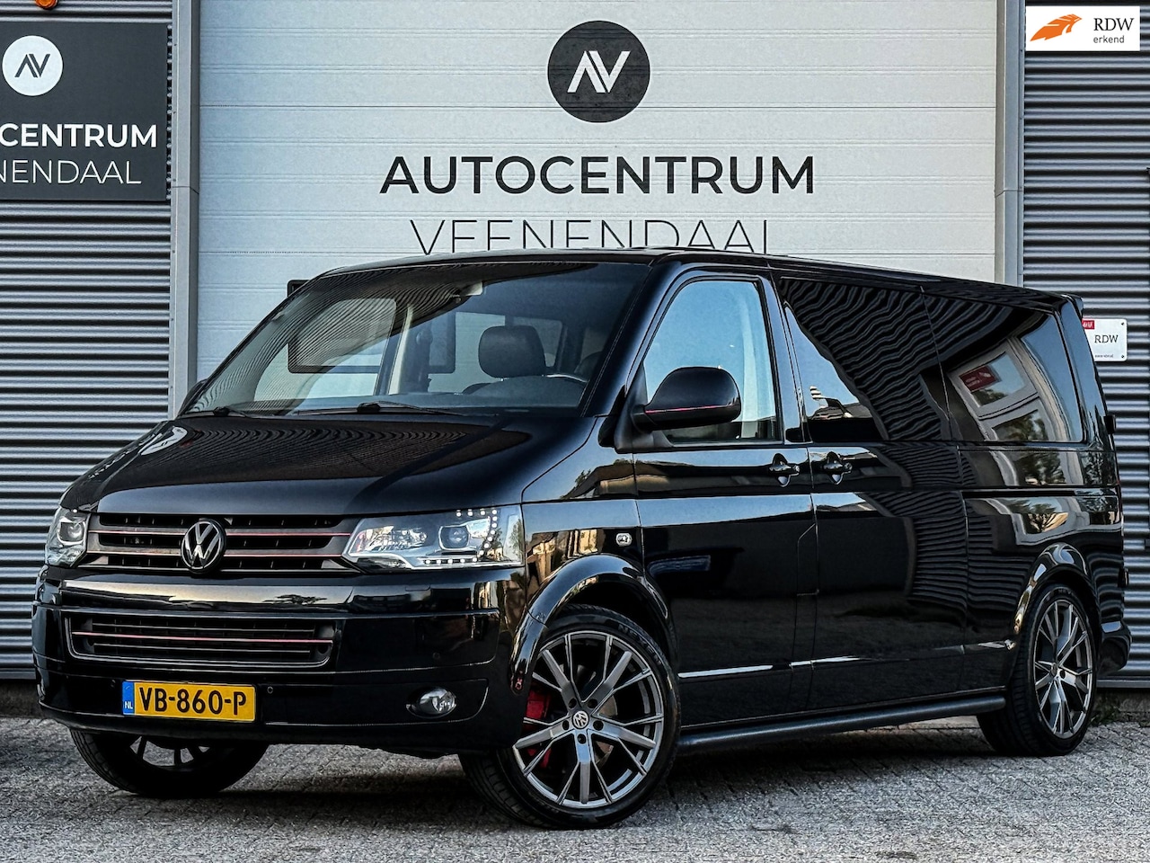 Volkswagen Transporter - 2.0 TDI L2H1 DSG 180 PK DUBBEL CABINE XENON/20''/LEDER/TREKHAAK - AutoWereld.nl