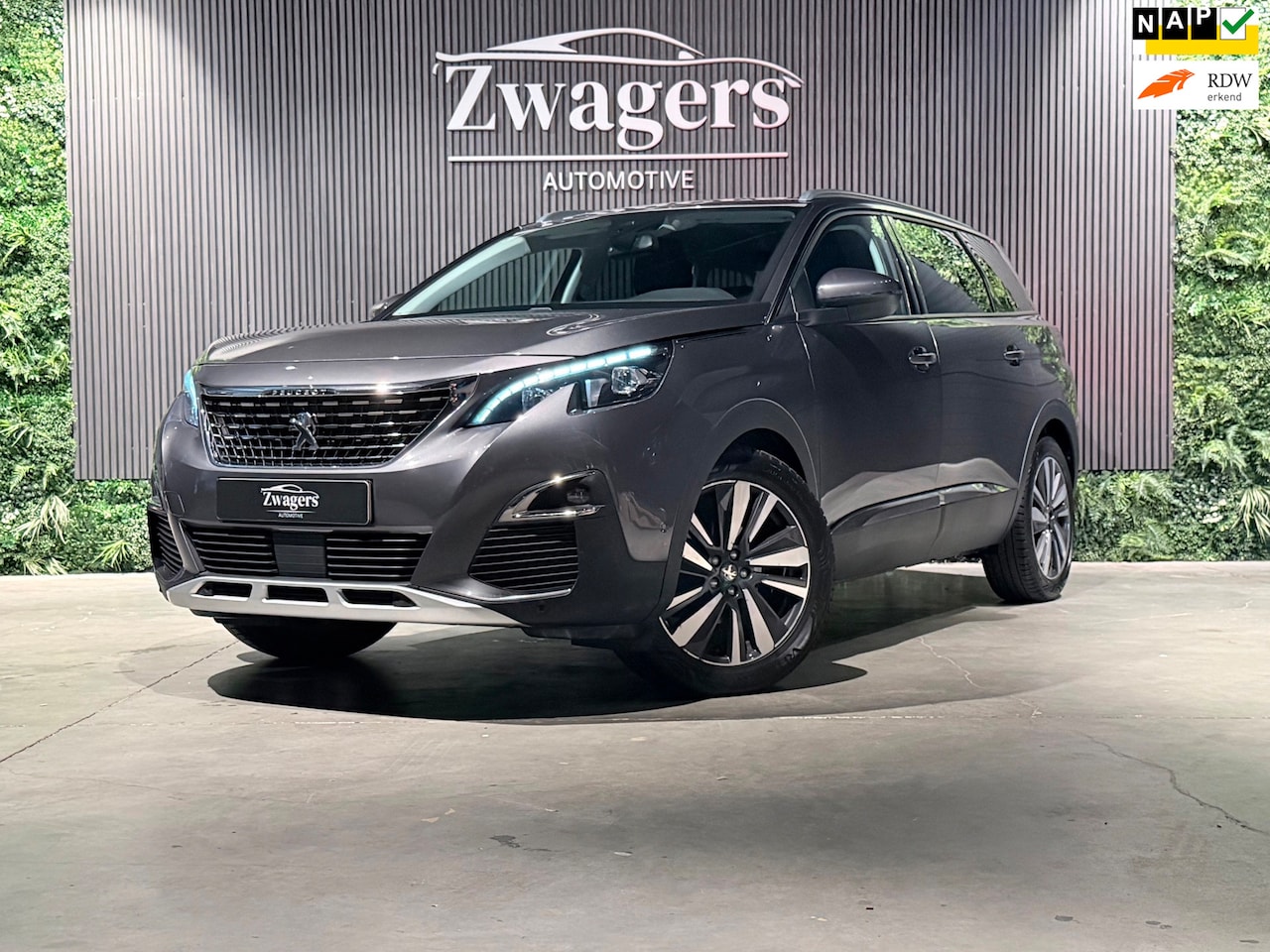 Peugeot 5008 - 1.2 PureTech Allure | 7.pers | Trekhaak | Carplay | Garantie - AutoWereld.nl