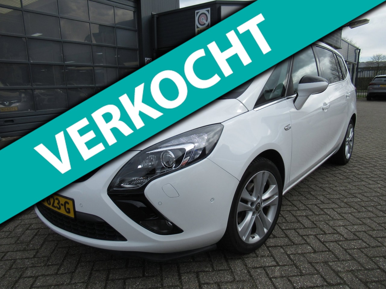 Opel Zafira Tourer - 1.4 Design Edition / AUTOMAAT / NAV / PDC / CAMERA - AutoWereld.nl