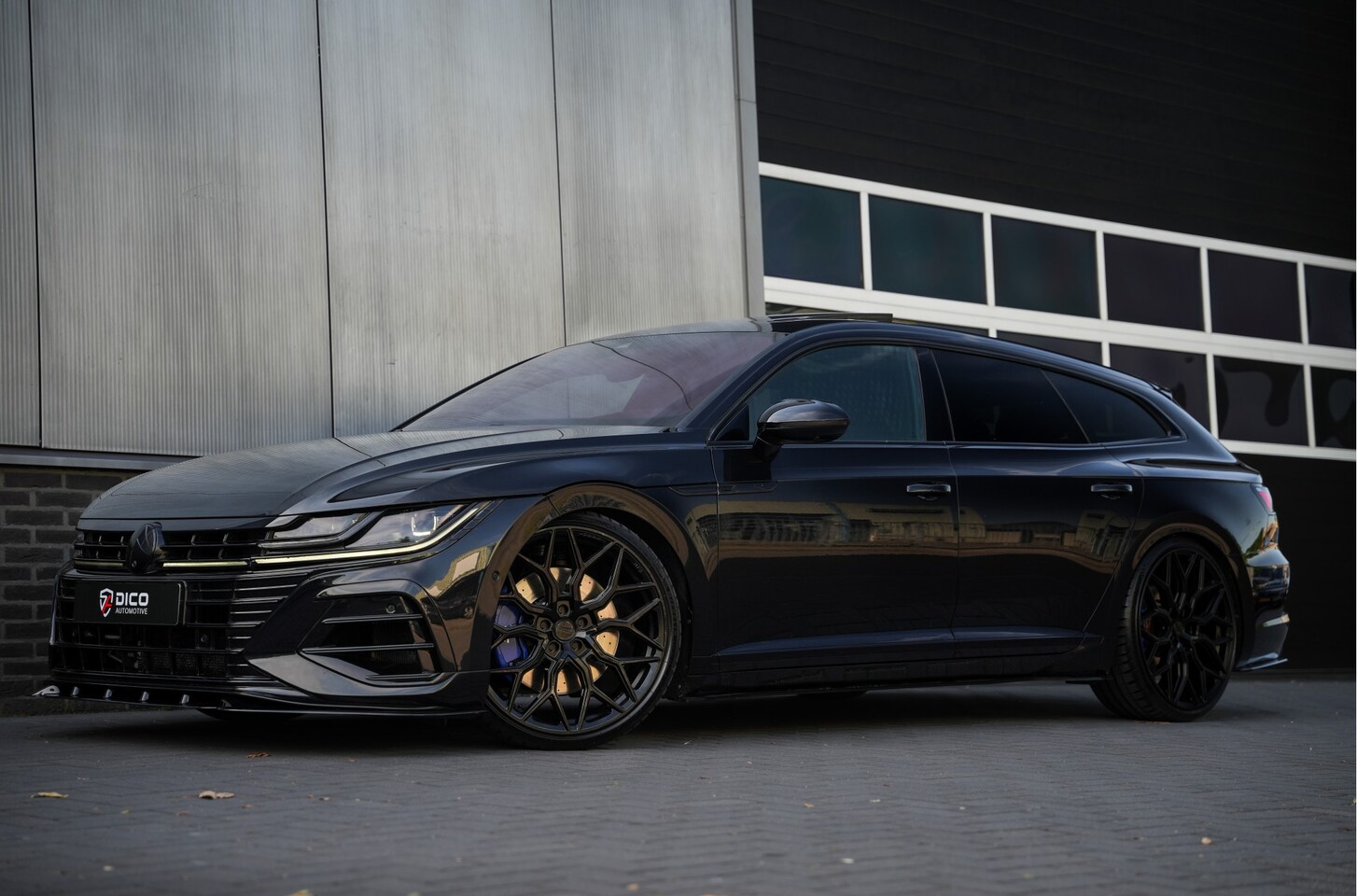 Volkswagen Arteon Shooting Brake - 2.0 TSI R 320 pk 4-Motion R-Line DSG / Uniek!/ ACC/ DCC/ Pano-Dak/ Harman&Kardon/ Keyless/ - AutoWereld.nl