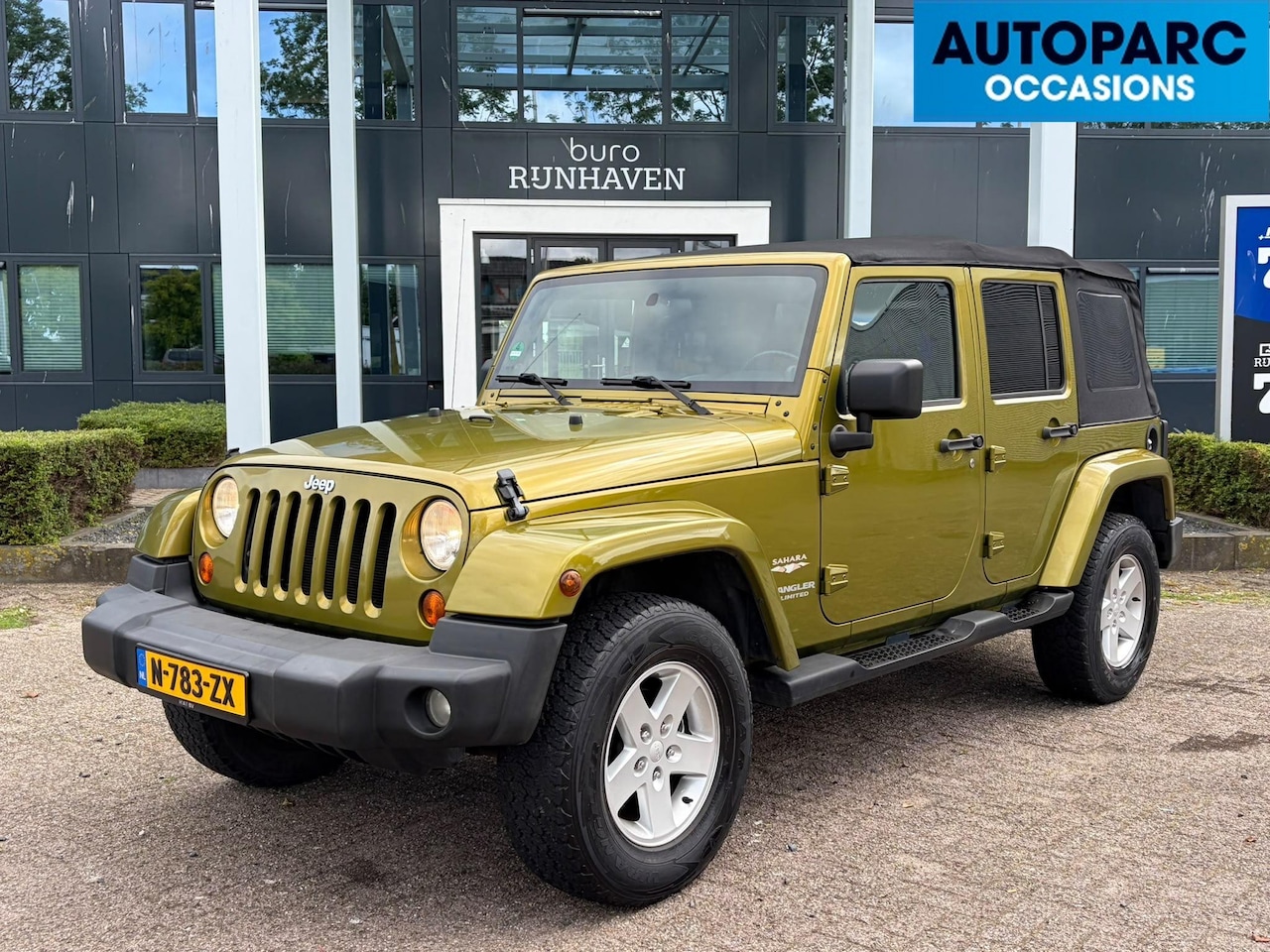 Jeep Wrangler Unlimited - 3.8 Sahara 3.8 Sahara , CRUISE CONTROLE, 4WD, AUTOMAAT, TREKHAAK, AIRCO, HARD EN SOFTTOP !, ONDERHOUD - AutoWereld.nl