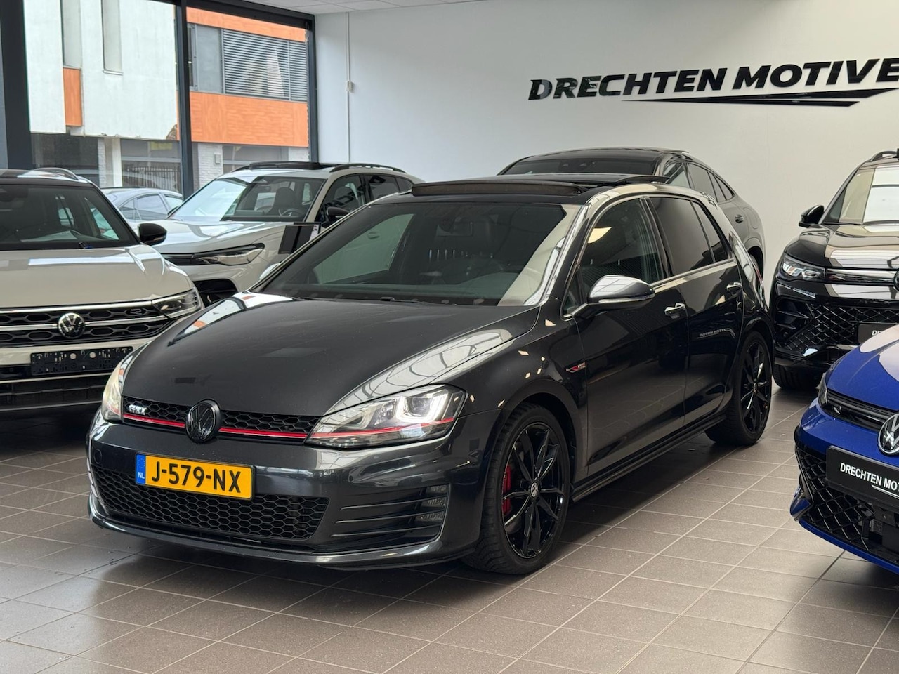 Volkswagen Golf - 2.0 TSI GTI / pano / Keyless / - AutoWereld.nl
