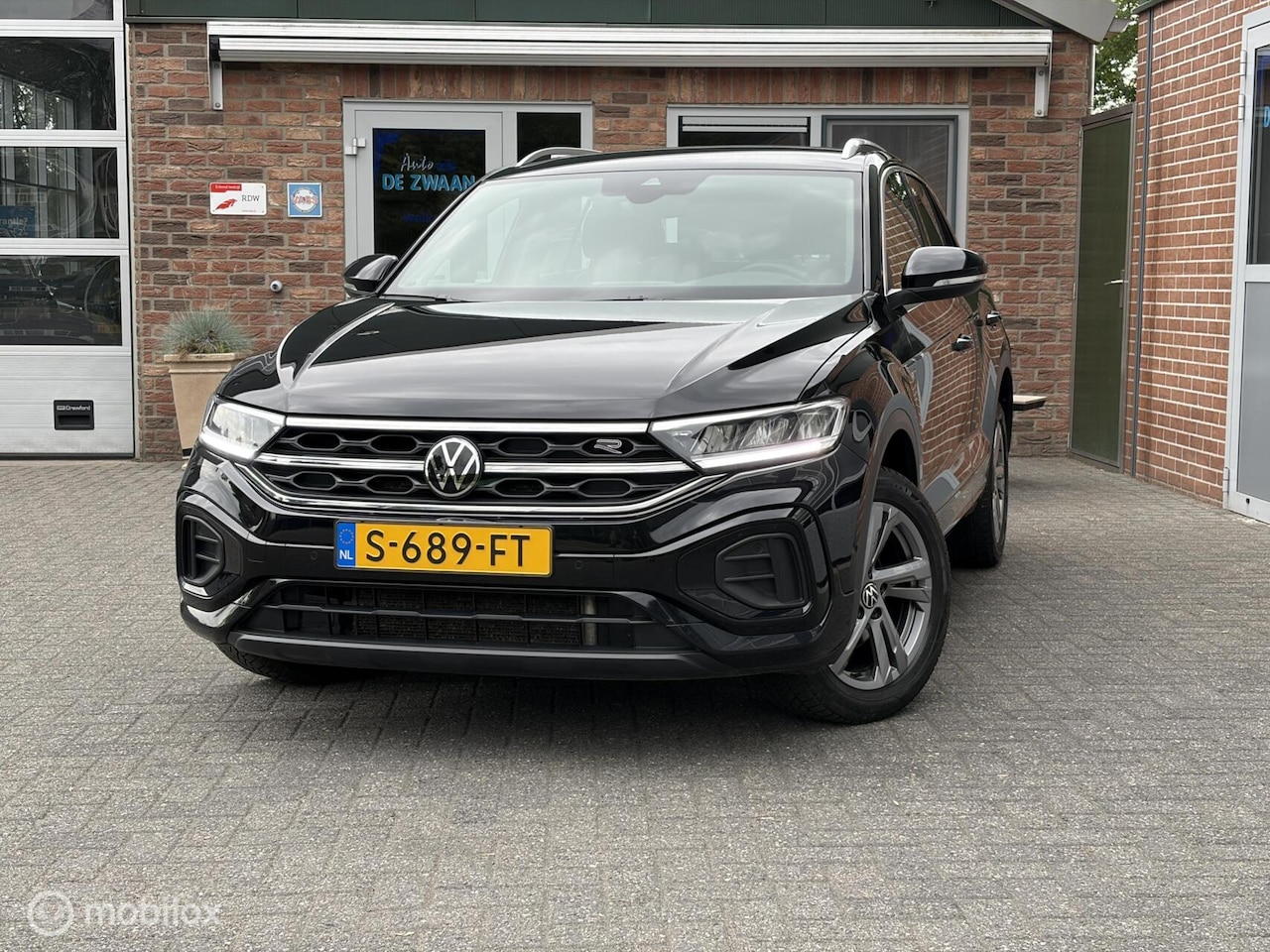 Volkswagen T-Roc - 1.5 TSI R-Line Business|Nederlandse auto|1e eigenaar|Dealeronderhouden. - AutoWereld.nl