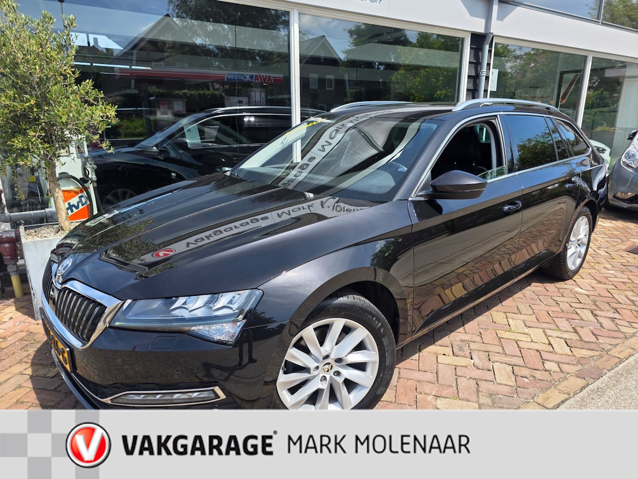 Skoda Superb Combi - 1.5 TSI ACT Business Edition Plus 1.5 TSI ACT Business Edition Plus,trekhaak,memory stoelen etc,plaatje - AutoWereld.nl