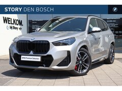 BMW X1 - xDrive25e M Sport Automaat / Panoramadak / Trekhaak / Sportstoelen / Achteruitrijcamera /