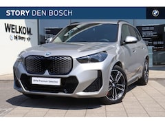 BMW iX1 - eDrive20 M Sport / Trekhaak / Panoramadak / Sportstoelen / Comfort Access / Achteruitrijca