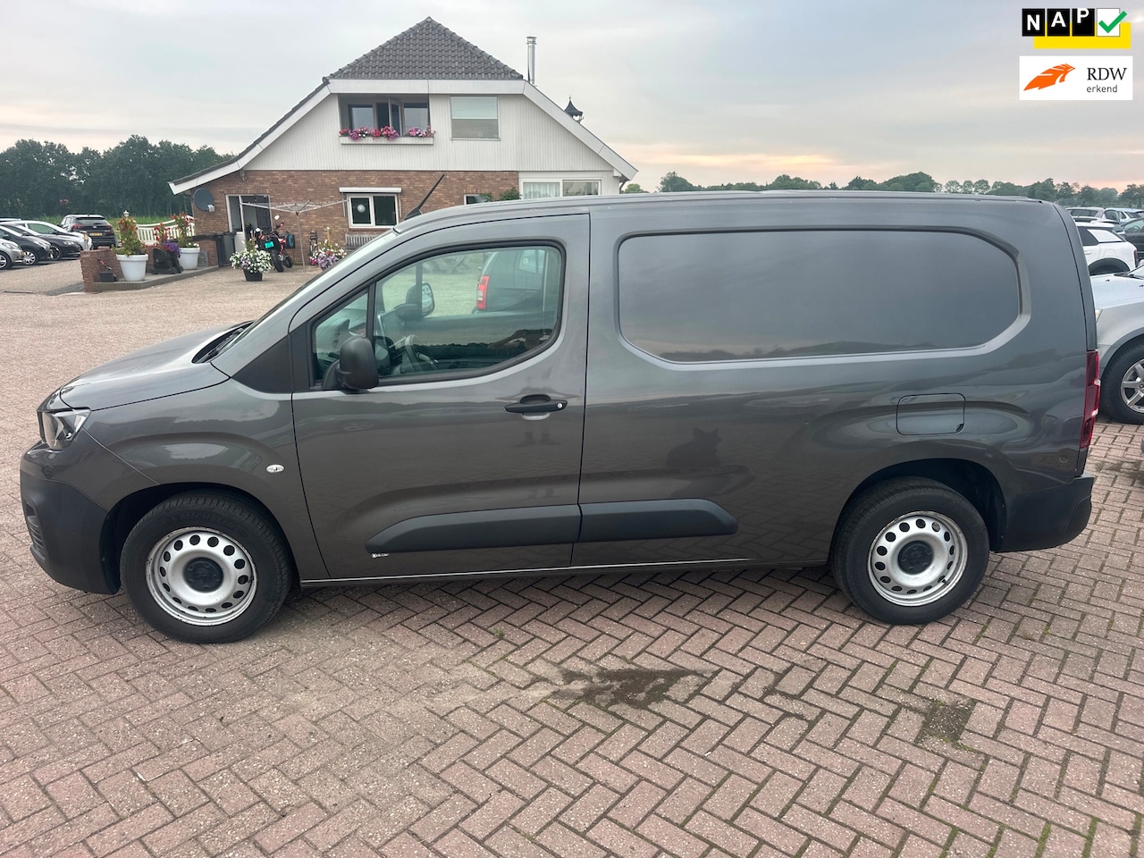 Peugeot Partner - 1.5 BlueHDI Premium Long nieuwe dist ketting en d riem - AutoWereld.nl