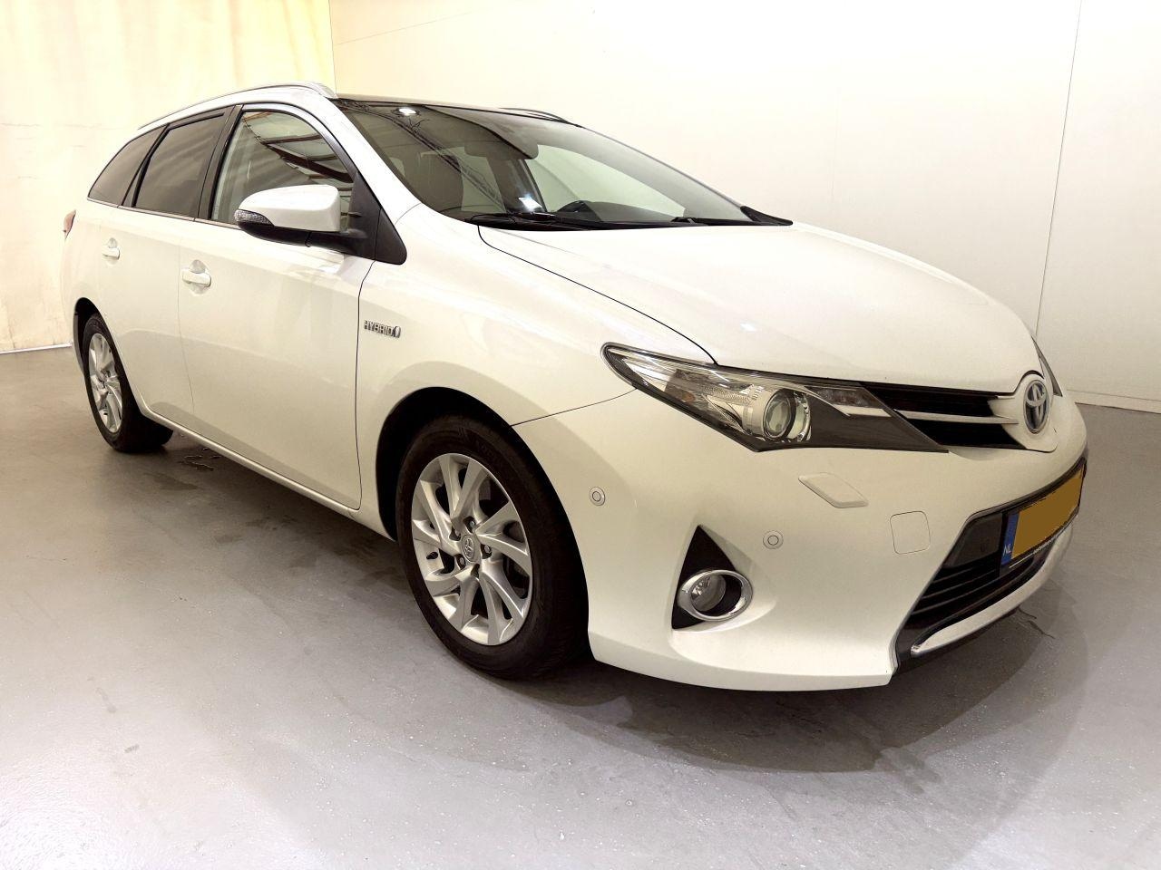 Toyota Auris Touring Sports - 1.8 Hybrid Lease+ Pano/Clima/Navi - AutoWereld.nl