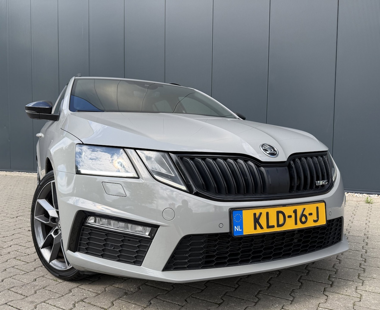 Skoda Octavia Combi - 2.0 TSI RS 245PK Aut. Canton LED Sfeer - AutoWereld.nl