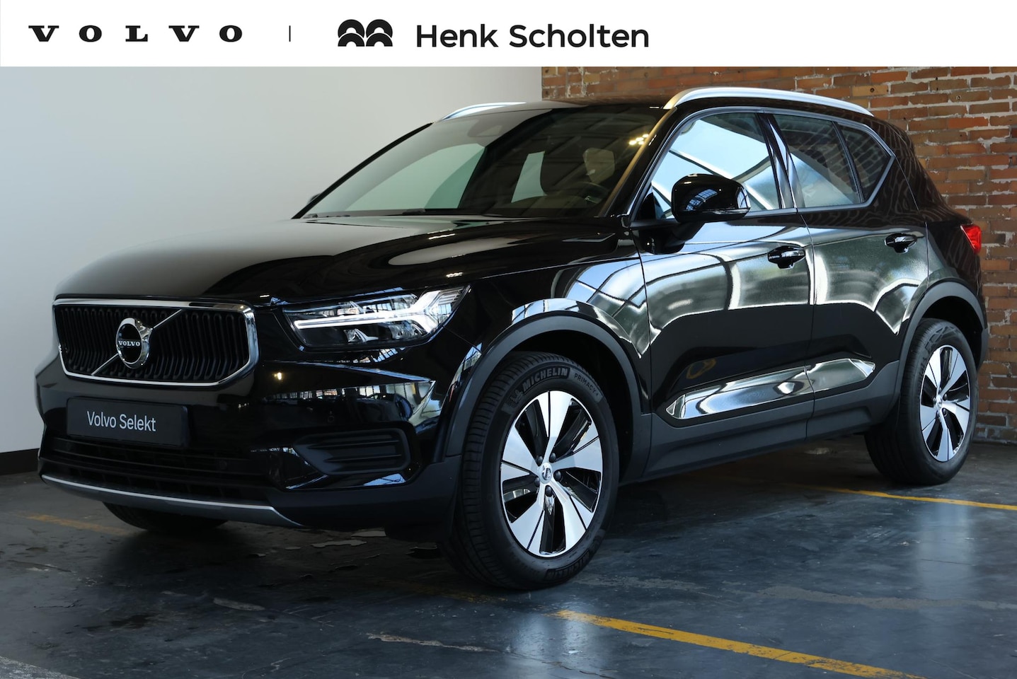 Volvo XC40 - T2 Momentum | Automaat | Navigatie | Parkeercamera | Parkeersensoren voor en achter | Appl - AutoWereld.nl