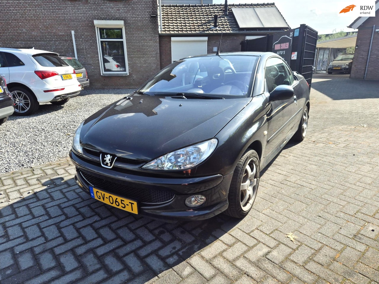 Peugeot 206 CC - 1.6-16V Cabrio Hardtop Airco 16 Inch ( lichte rechter voorscherm schade ) - AutoWereld.nl