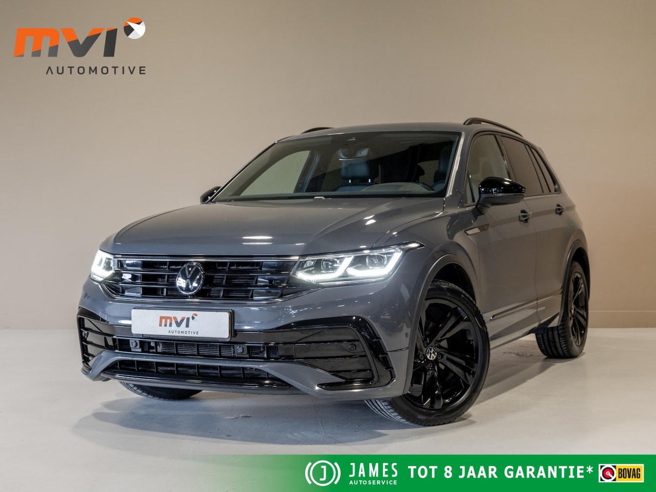Volkswagen Tiguan - 1.5 TSI 2x R-Line Blackstyle / 150pk / Panorama dak / Stoel en stuurverwarming / Head-up d - AutoWereld.nl