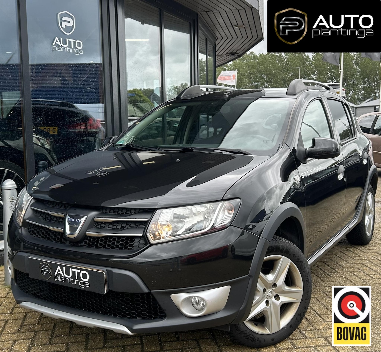 Dacia Sandero Stepway - 0.9 TCe Lauréate 90PK | Trekhaak | NL AUTO | 2e Eigenaar | Airco | Lederen Bekleding | Arm - AutoWereld.nl