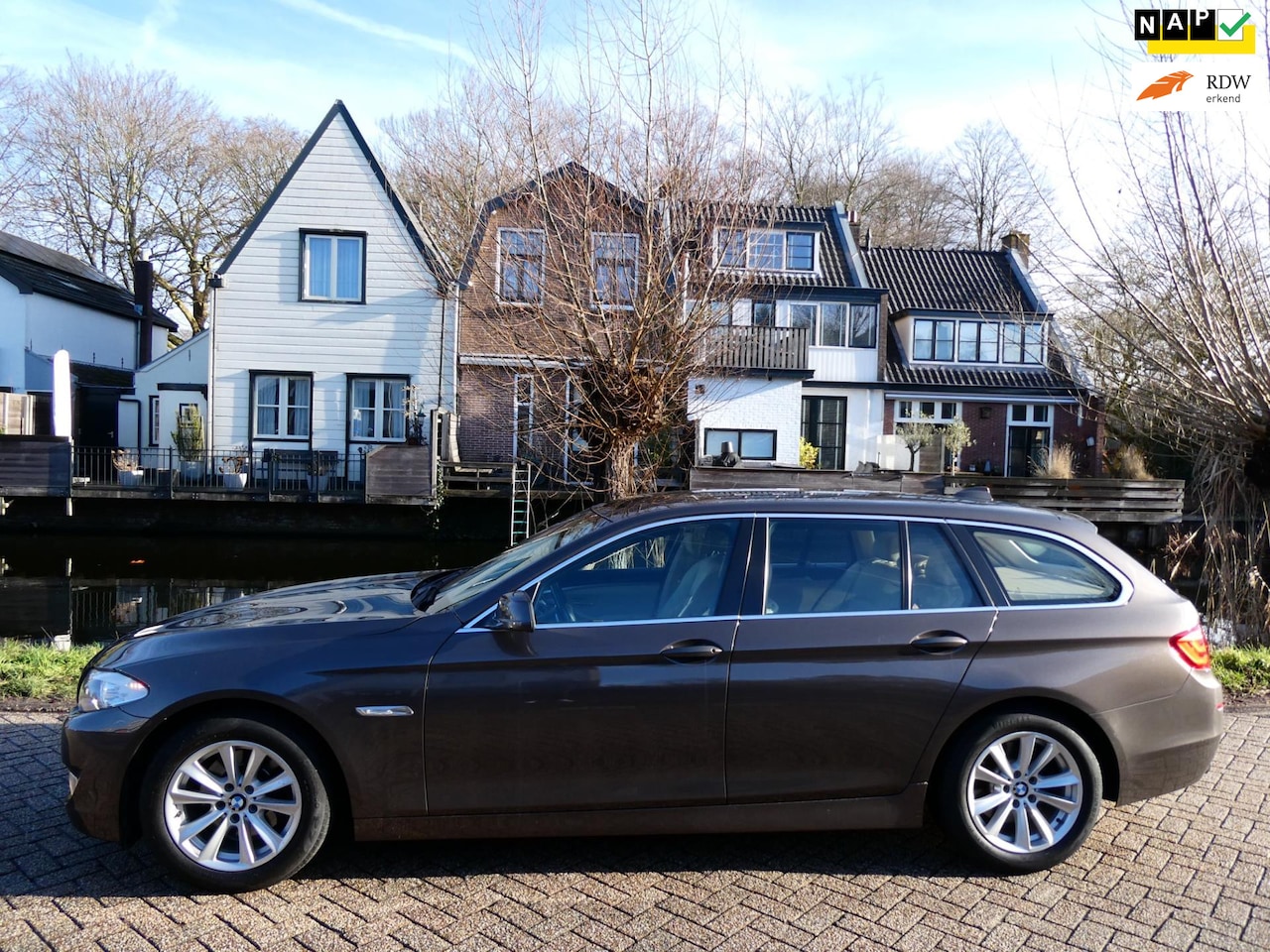 BMW 5-serie Touring - 523i High Exe Aut. 6-Cilinder Leder Navi Xenon - AutoWereld.nl