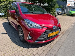 Toyota Yaris - 1.5 Hybrid Dynamic Y20 jubileum uitvoering, cruise, elec pakket, clima, stoel verwarming,