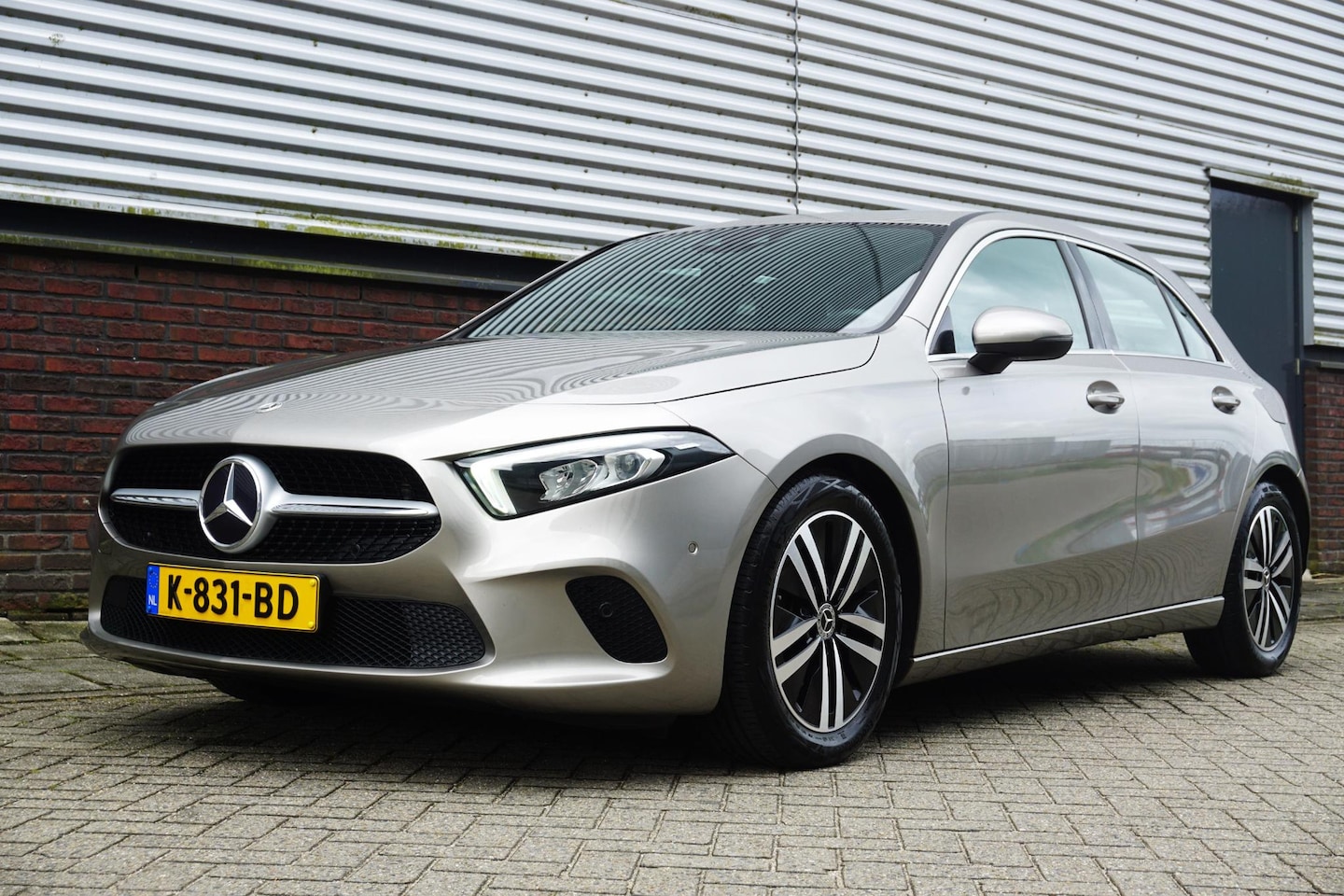 Mercedes-Benz A-klasse - 180 Luxury/Sportstoelen/leer/Sfeerverlichting/ Widescreen/Carplay. - AutoWereld.nl