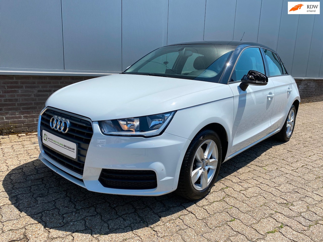 Audi A1 Sportback - 1.0 TFSI Adrenalin Airco, PDC Achter, Stoelverwarming - AutoWereld.nl