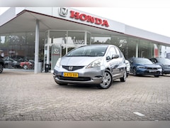 Honda Jazz - 1.2 Trend | Dealeronderhouden | Trekhaak | IJskoude Airco | Verse APK | All Season banden